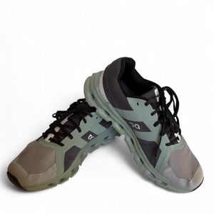 On cloud Cloudultra Helion running shoes size M9